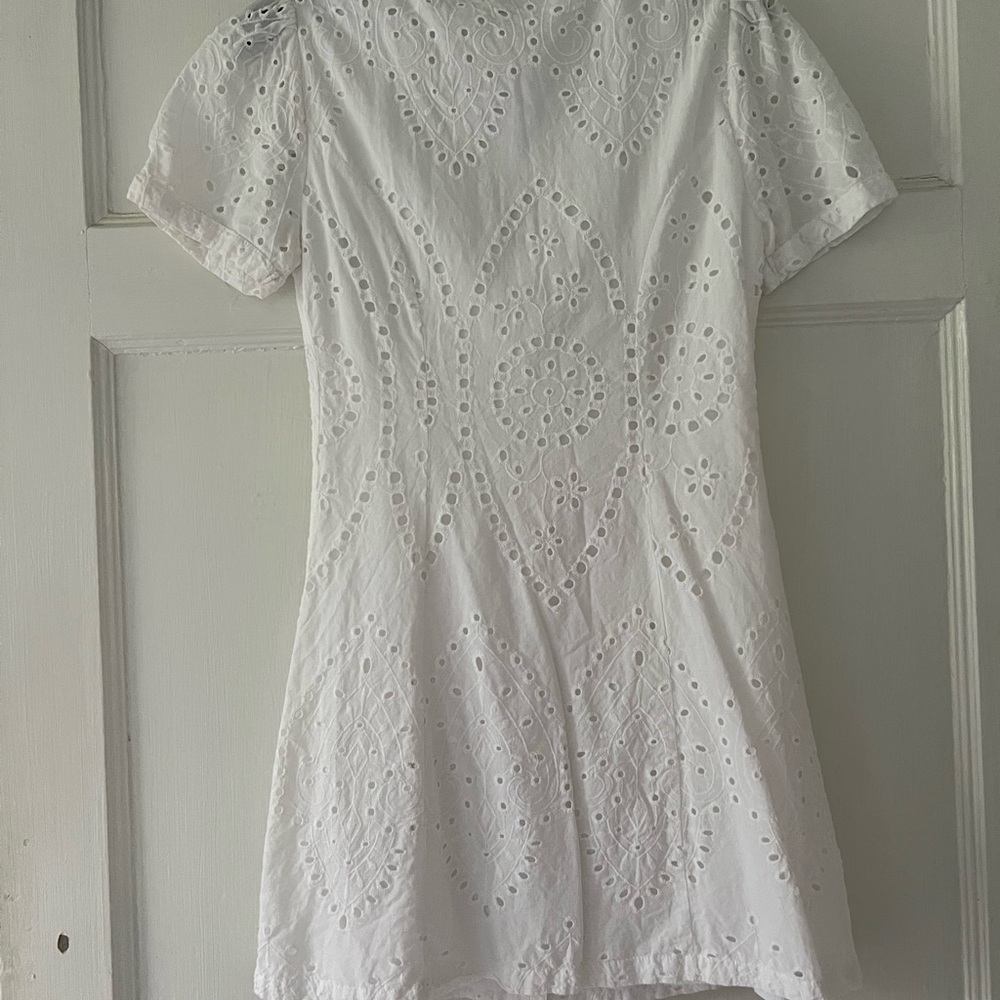 Elegant White Eyelet Dress - Picture 4 of 4